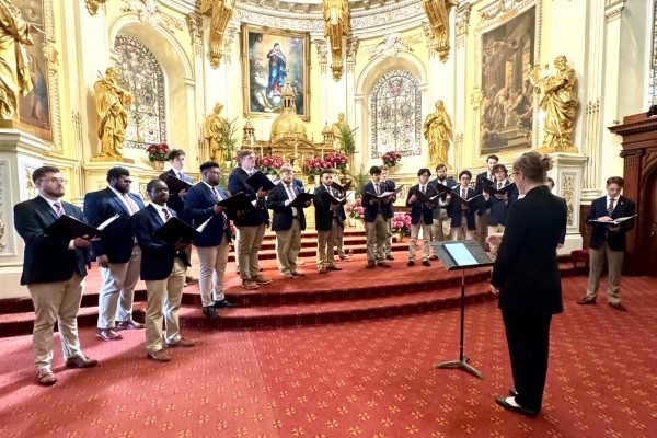 H-SC Chorus siging in a beautiful gold chapel