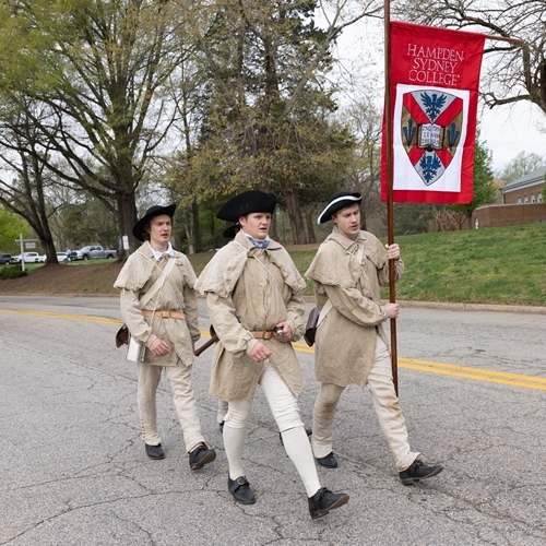 students reenacting the historic March to Williamsburg